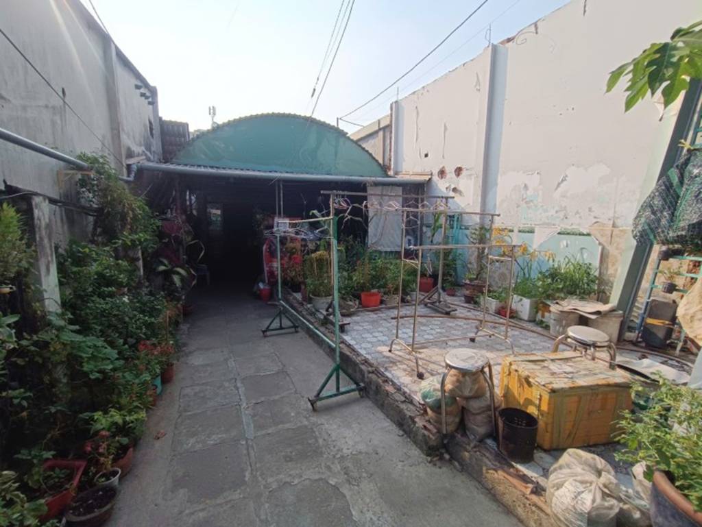 Bán đất Lê Văn Thịnh, Quận 2, tặng nhà mặt tiền, ngang 6m, gần Bệnh viện